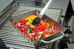 Broil King Gemüse Grillkorb Premium, Edelstahl 26 X 18cm -Grillfuerst Speichern 6708 Broil King Wok 69818 lifestyle 03