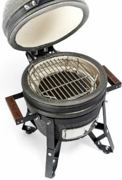The Bastard Keramikgrill Urban Small - Schwarz Matt - Modell 2023 17 The Bastard Keramikgrill Urban Small - Schwarz Matt - Modell 2023 -Grillfuerst Speichern Bastard Keramikgrill Urban Small Grillrostsystem BU206