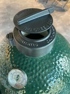 Big Green Egg MiniMax Keramikgrill Mit EGG Carrier Inkl. Zubehörpaket Mit Looftlighter -Grillfuerst Speichern Big Green Egg Deckelventil MiniMax Reggulator oben