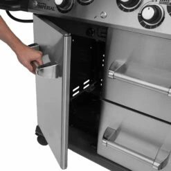 Broil King Imperial S590 PRO IR Gasgrill - Modell 2023 -Grillfuerst Speichern Broil King Imperial S590 IR Tuer Unterschrank