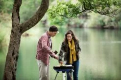 CADAC Camping Gasgrill Carri Chef 50 / BBQ Plancha + Dome - 50 Mbar 11 CADAC Camping Gasgrill Carri Chef 50 / BBQ Plancha + Dome - 50 Mbar -Grillfuerst Speichern CADAC Carri Chef 50 Campinggrill