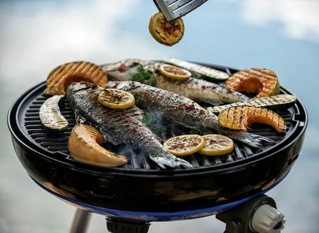 CADAC Camping Gasgrill Carri Chef 50 / BBQ Plancha + Dome - 50 Mbar 6 CADAC Camping Gasgrill Carri Chef 50 / BBQ Plancha + Dome - 50 Mbar – Bild 4