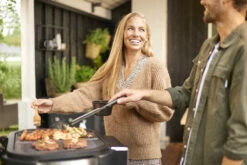 COZZE Plancha 600 / Plancha Grill Mit 2 Gusseisen Grillplatten -Grillfuerst Speichern COZZE Plancha 600 Lifestyle