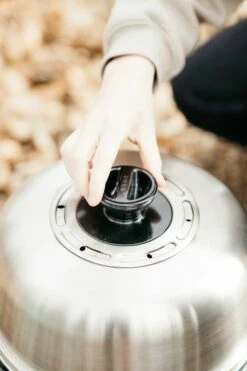 Cobb Grill Premier AIR Deluxe Holzkohlegrill - Modell 2023 -Grillfuerst Speichern Cobb Grill Premier AIR Deluxe Deckel Ventil