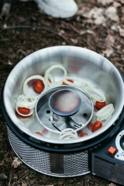 Cobb Grill Premier Gas Deluxe 2.0 - Gasgrill - Kartuschenanschluss - Modell 2023 -Grillfuerst Speichern Cobb Grill Premier Gas Deluxe Innenschale zum Garen Beilagen