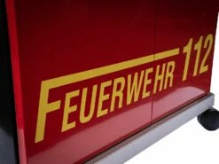 Grillfürst G510G 5-Brenner Gasgrill Mit Hochtemperaturbrenner Und Gusseisen Rosten - Feuerwehr Edition -Grillfuerst Speichern G510G FW Feuerwehrgrill Foto freigestellt 30