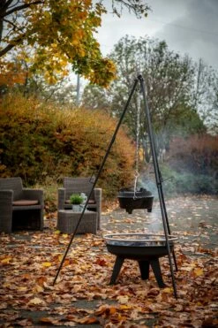 Grillfürst Schwenkgrill Set Aus Dreibein Und Grillrost / Höhenverstellbar, Inkl. Kette Und Haken -Grillfuerst Speichern Grillfuerst Dreibein Grillrost hoehenverstellbar 1