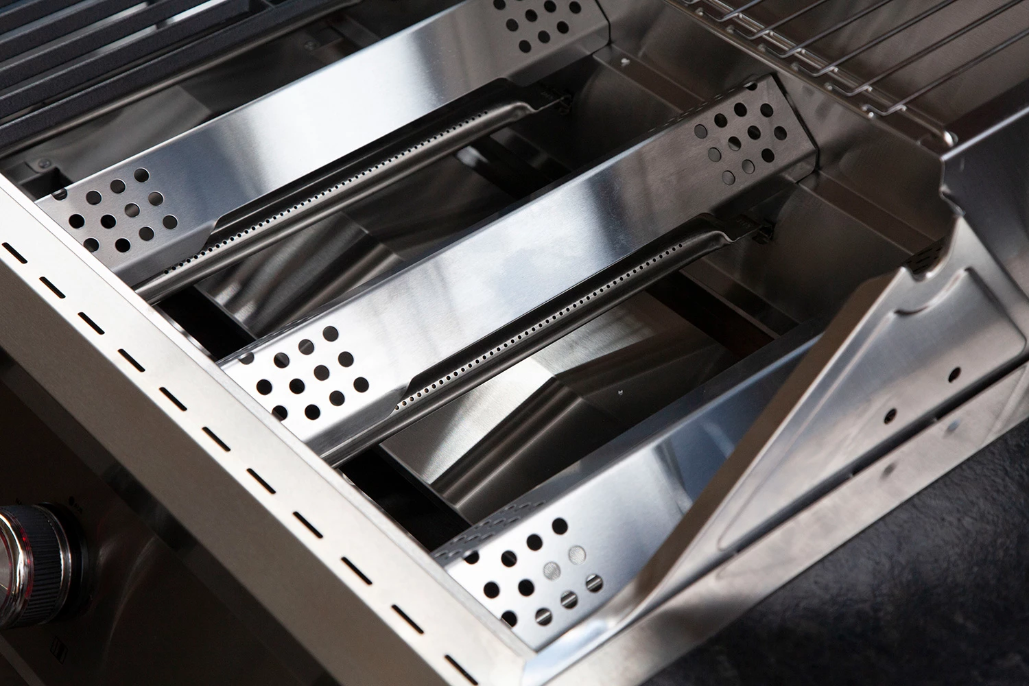 Grillfürst G591G 5-Brenner Einbaugrill - Eintracht Frankfurt Edition - Gusseisenroste 9 Grillfürst G591G 5-Brenner Einbaugrill - Eintracht Frankfurt Edition - Gusseisenroste – Bild 7