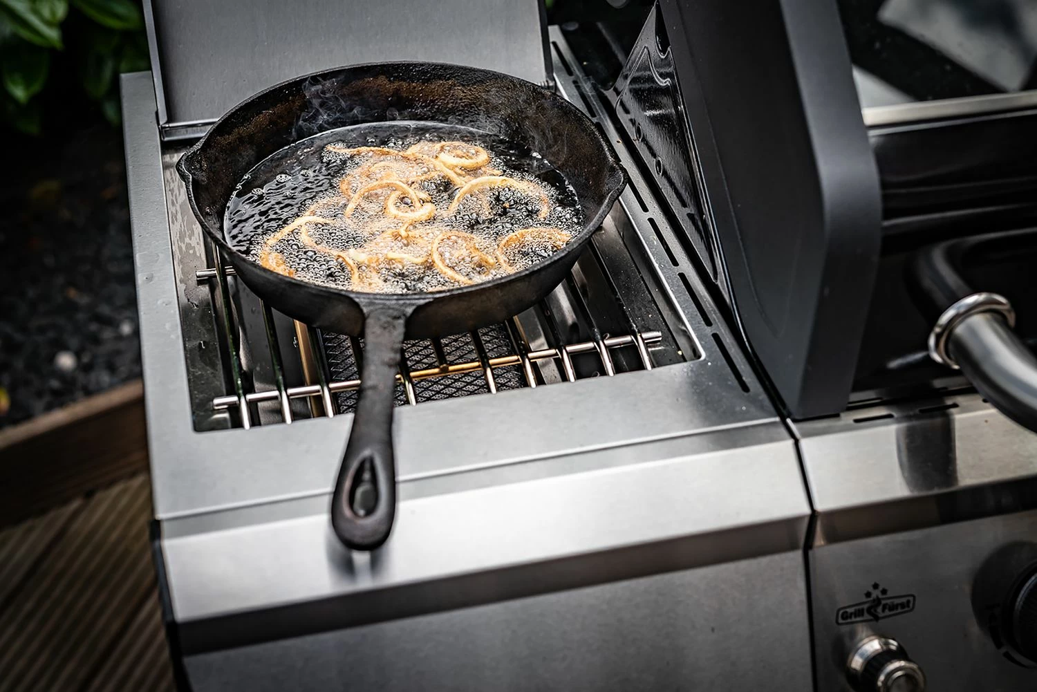 Grillfürst G621E 6-Brenner Edelstahl-Gasgrill Mit Hochtemperaturbrenner, Heckbrenner Und Edelstahl Rosten - X-DEAL Inkl. Zubehörpaket 18 Grillfürst G621E 6-Brenner Edelstahl-Gasgrill Mit Hochtemperaturbrenner, Heckbrenner Und Edelstahl Rosten - X-DEAL Inkl. Zubehörpaket – Bild 16