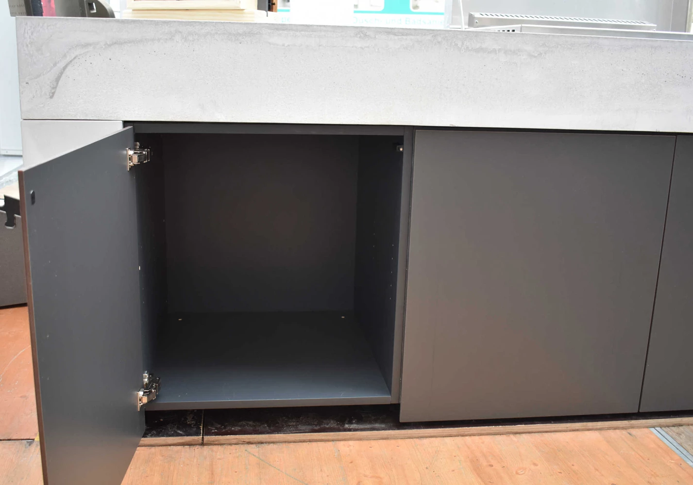 Grillfürst Outdoor Küche Aus 3-tlg. Gegossenem Beton Und HPL (340 Cm X 120 Cm) - Mit Einbaugrill Und Spüle 4 Grillfürst Outdoor Küche Aus 3-tlg. Gegossenem Beton Und HPL (340 Cm X 120 Cm) - Mit Einbaugrill Und Spüle – Bild 2