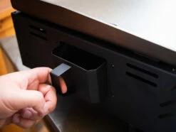 Grillfürst Plancha Grill - 2 Brenner Mit Insgesamt 7 KW Und Edelstahl Plancha - Inkl. 2 Stk. Plancha Spatel Und Grillzange -Grillfuerst Speichern Grillfuerst Plancha Grill Fettauffangbehaelter