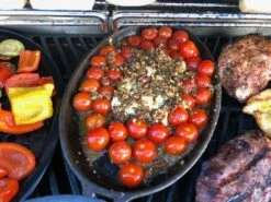 Napoleon Gusseisenpfanne Mit Untersetzer -Grillfuerst Speichern Gusspfanne mit Schafskaese