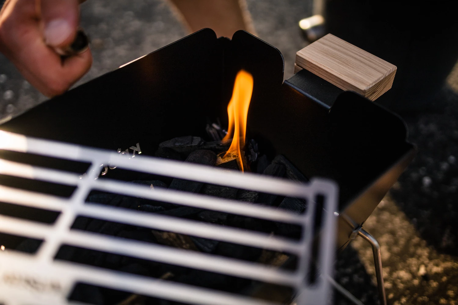 Knister Grill Original - Ausziehbarer Holzkohle Kompaktgrill 12 Knister Grill Original - Ausziehbarer Holzkohle Kompaktgrill – Bild 10