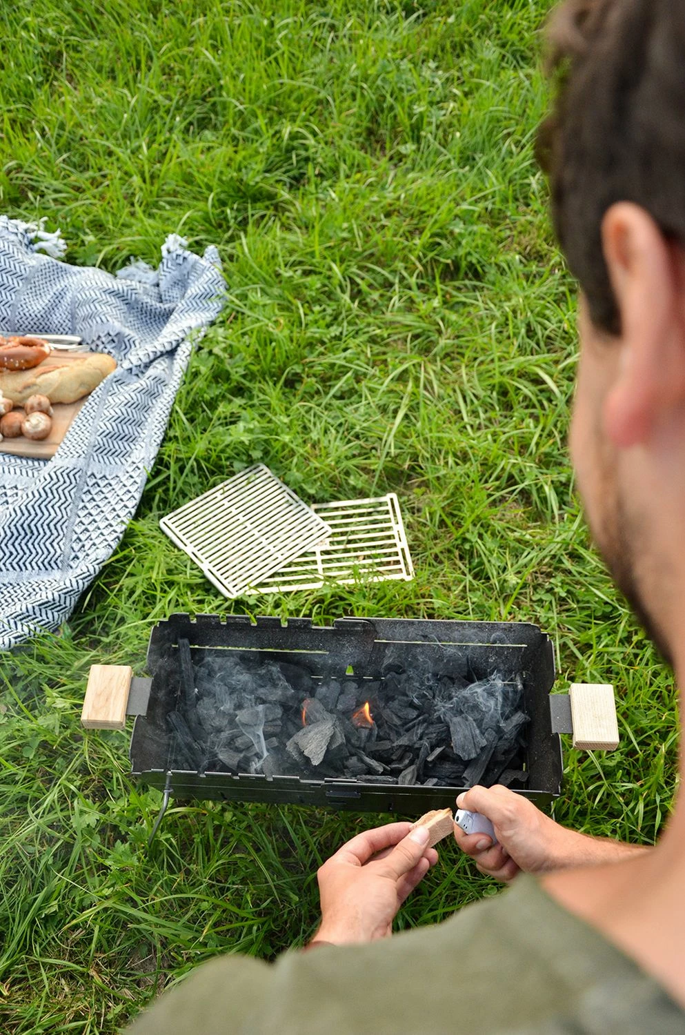 Knister Grill Original - Ausziehbarer Holzkohle Kompaktgrill 13 Knister Grill Original - Ausziehbarer Holzkohle Kompaktgrill – Bild 11