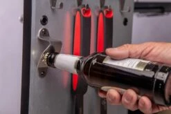 Grillfürst G310E 3-Brenner Gasgrill - 1. FC Köln Edition - Edelstahlroste -Grillfuerst Speichern Koeln Grill Flaschenoeffner Unterschrank Tuer 12