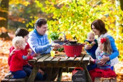 LotusGrill Classic - Holzkohle Tischgrill - Feuerrot Inkl. Tasche -Grillfuerst Speichern LotusGrill Classic Picknick Campinggrill