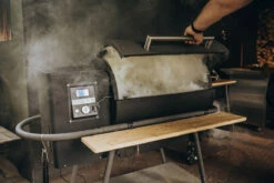 Moesta Pelletgrill Sheriff Inklusive Bambus Ablagebrett - Modell 2023 -Grillfuerst Speichern Moesta Pelletgrill Sheriff Anwendung