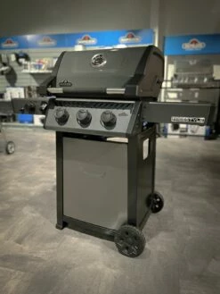 Napoleon Freestyle 365 Gasgrill, Graphit - Mit Sizzle Zone - Modell 2023 25 Napoleon Freestyle 365 Gasgrill, Graphit - Mit Sizzle Zone - Modell 2023 -Grillfuerst Speichern Napoleon Freestyle 365