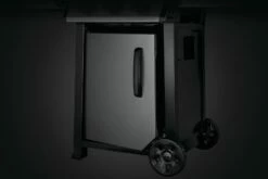 Napoleon Freestyle 365 Gasgrill, Graphit - Mit Sizzle Zone Und Tür - Modell 2023 NEU 21 Napoleon Freestyle 365 Gasgrill, Graphit - Mit Sizzle Zone Und Tür - Modell 2023 NEU -Grillfuerst Speichern Napoleon Freestyle 365 Sizzle Zone Tuer offen