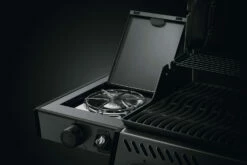 Napoleon Freestyle 365 Gasgrill, Graphit - Mit Seitenbrenner - Modell 2023 - X-DEAL Inkl. Drehspiess -Grillfuerst Speichern Napoleon Freestyle Gasgrill Seitenbrenner
