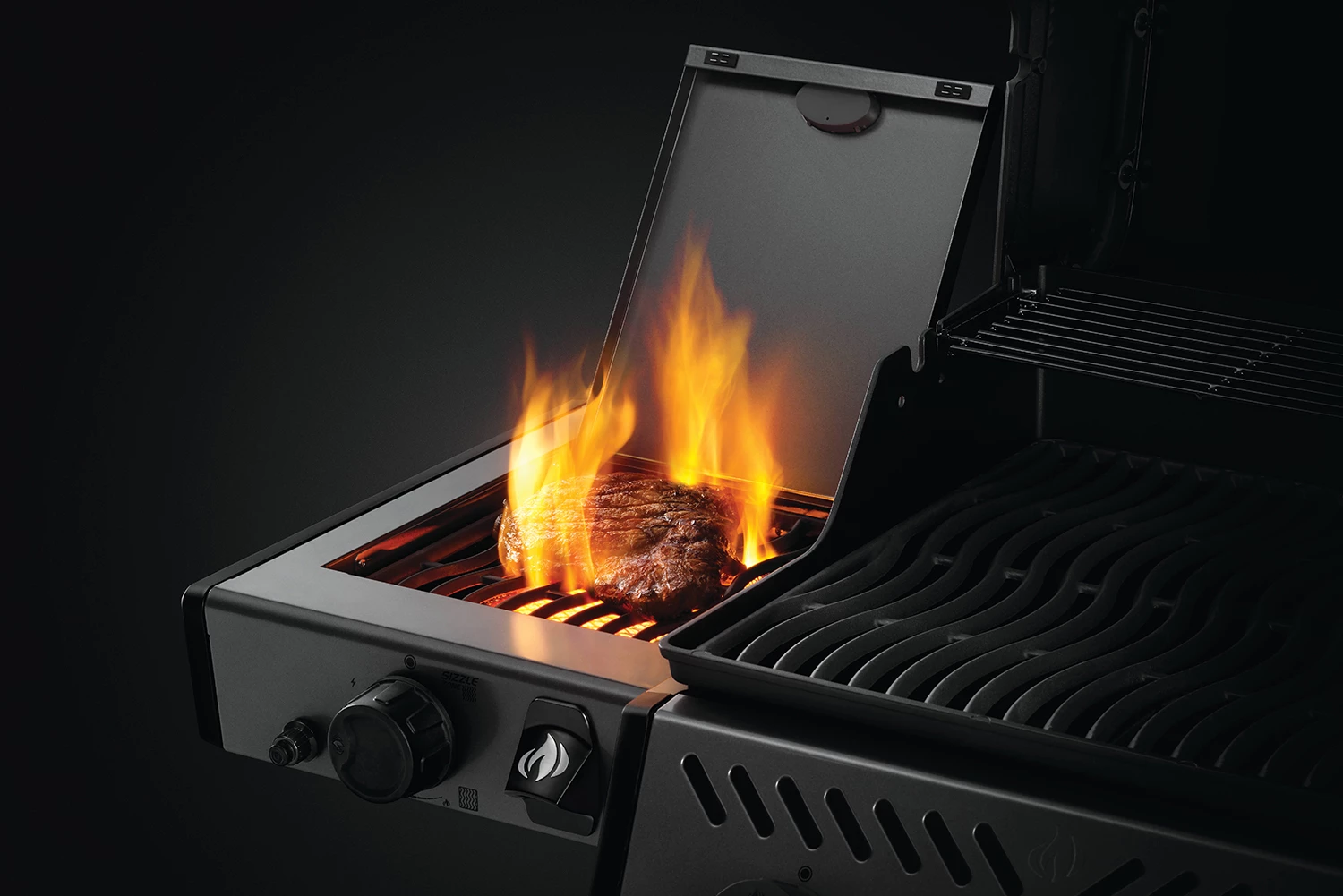 Napoleon Freestyle 365 Gasgrill, Graphit - Mit Sizzle Zone - Modell 2023 - X-DEAL Inkl. Abdeckhaube Und Gussplatte 10 Napoleon Freestyle 365 Gasgrill, Graphit - Mit Sizzle Zone - Modell 2023 - X-DEAL Inkl. Abdeckhaube Und Gussplatte – Bild 8