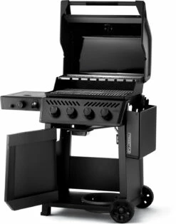 Napoleon Phantom Freestyle 425 Gasgrill, Mattschwarz - Mit Sizzle Zone Und Tür - Modell 2023 18 Napoleon Phantom Freestyle 425 Gasgrill, Mattschwarz - Mit Sizzle Zone Und Tür - Modell 2023 -Grillfuerst Speichern Napoleon Phantom Freestyle F425DSIBPK PHM Prod Open Ang