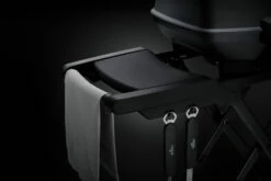 Napoleon Phantom TravelQ PRO285X Kompakt Gasgrill, Mattschwarz - Mit Klappbarem Wagen Inkl. Warmhalterost - Modell 2023 19 Napoleon Phantom TravelQ PRO285X Kompakt Gasgrill, Mattschwarz - Mit Klappbarem Wagen Inkl. Warmhalterost - Modell 2023 -Grillfuerst Speichern Napoleon Phantom TravelQ PRO285X Seitenablagen