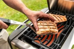 Napoleon Prestige 500 Edelstahl Gasgrill - Mit Safety Glow - X-DEAL Inkl. Grillthermometer, Schneidebrett Und Windschild Für SIZZLE ZONE -Grillfuerst Speichern Napoleon Prestige Lifestyle Sizzle Zone 2
