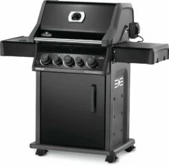 Napoleon Rogue 425 Gasgrill - All Black - Mit Seitenbrenner - Hero Modell 2023 Mit Heckbrenner Inkl. Drehspieß Und Abdeckhaube -Grillfuerst Speichern Napoleon Rogue 425 Gasgrill Hero seitlich