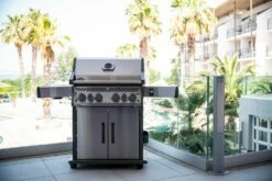 Napoleon Rogue SE 525 Edelstahl Gasgrill Mit Sizzle Zone Und Heckbrenner - Modell 2023 33 Napoleon Rogue SE 525 Edelstahl Gasgrill Mit Sizzle Zone Und Heckbrenner - Modell 2023 -Grillfuerst Speichern Napoleon Rogue RSE 525 Edelstahl lifestyle