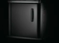 Napoleon Rogue SE 425 Gasgrill, Schwarz Mit Gussrosten, Sizzle Zone Und Heckbrenner - Hero Modell 2023 Inkl. Drehspieß -Grillfuerst Speichern Napoleon Rogue SE 425 Unterschrank Tueren schwarz