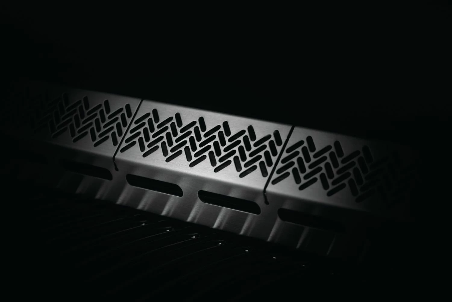 Napoleon Rogue SE 625 Gasgrill, Schwarz Mit Gussrosten, Sizzle Zone Und Heckbrenner - Modell 2023 12 Napoleon Rogue SE 625 Gasgrill, Schwarz Mit Gussrosten, Sizzle Zone Und Heckbrenner - Modell 2023 – Bild 10