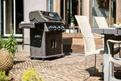 Napoleon Rogue XT 525 Gasgrill - All Black - Mit Sizzle Zone - Modell 2023 -Grillfuerst Speichern Napoleon Rogue XT 525 Gasgrill mit Sizzle Zone Lifestyle03