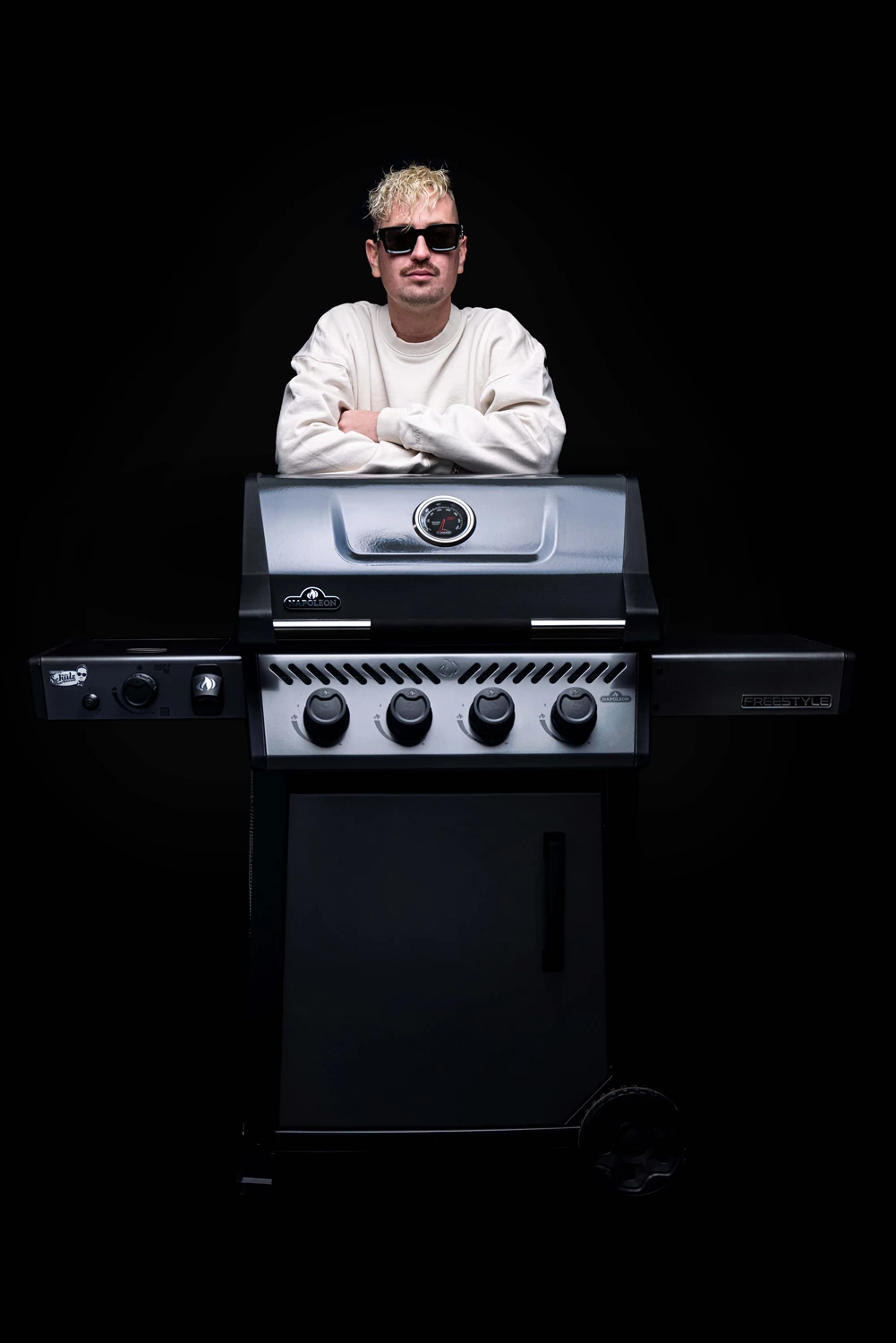 Napoleon Freestyle 425 Gasgrill - Mit Sizzle Zone - Limited Robin Schulz Barbecue Edition - Inkl. Mega Zubehörpaket 6 Napoleon Freestyle 425 Gasgrill - Mit Sizzle Zone - Limited Robin Schulz Barbecue Edition - Inkl. Mega Zubehörpaket – Bild 4