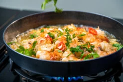 Outdoorchef Carbonstahl Pfanne Ø 28 Cm -Grillfuerst Speichern Outdoorchef Carbonstahl Pfanne 28cm Anwendung