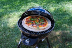 Outdoorchef Gas Kugelgrill Chelsea 420 G Pizzaofen - Pizza Chef Inkl. Grillfürst Pizzastein, Pizzaheber Und Pizzaschneider -Grillfuerst Speichern Outdoorchef Chelsea 420 G Gas Kugelgrill Pizzaofen 1