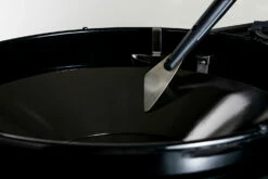 Outdoorchef Trichter Reinigungsset Für EASY FLIP Trichter -Grillfuerst Speichern Outdoorchef Trichter Schaber Anwendung01 1