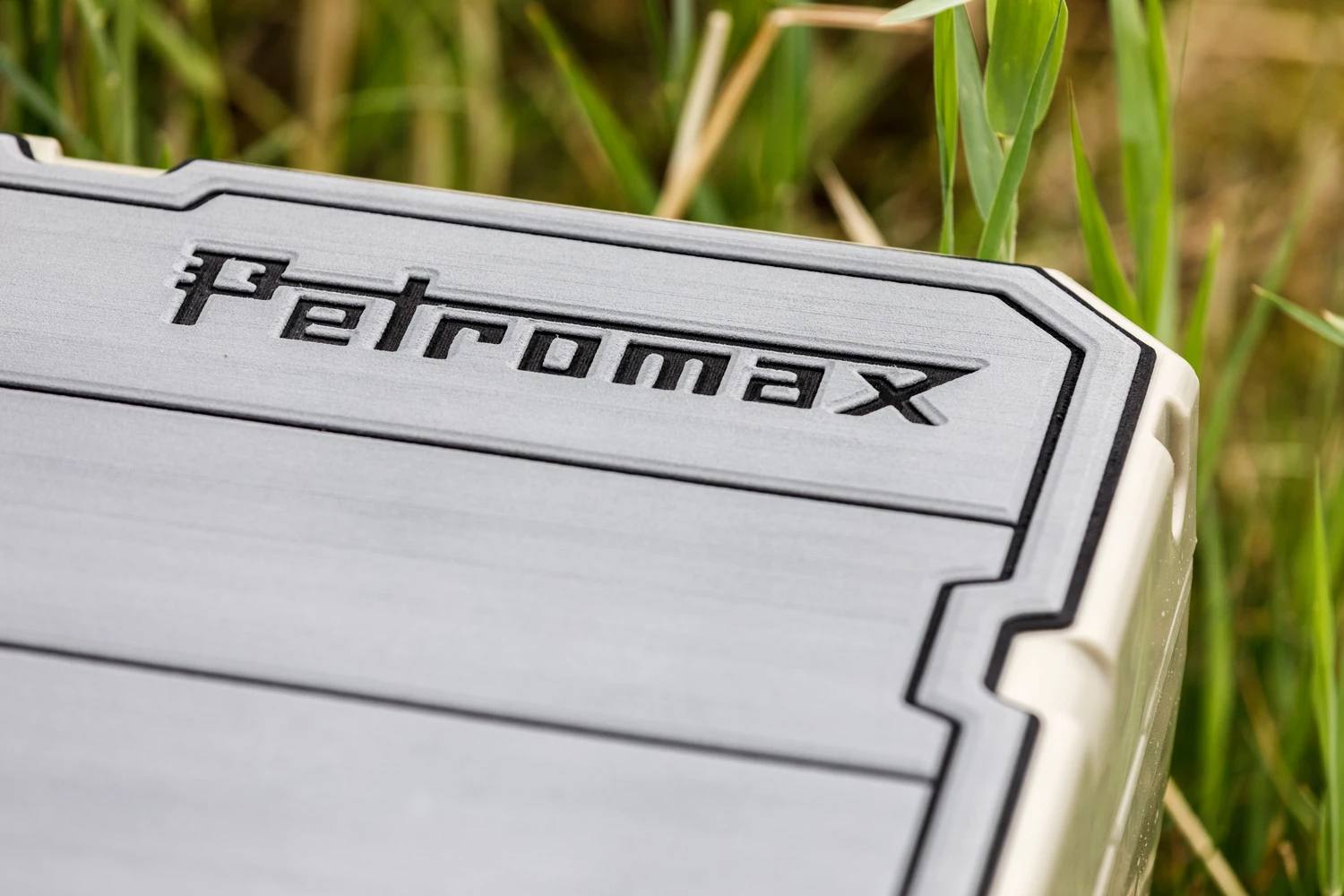 Petromax Haft-Auflage Für Kühlbox Kx25 Grau Mit Linien 6 Petromax Haft-Auflage Für Kühlbox Kx25 Grau Mit Linien – Bild 4