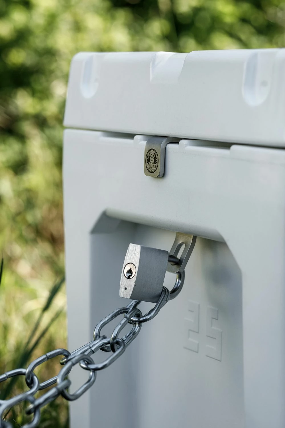 Petromax Schlosshalterung / Diebstahlsicherung Mit Flaschenöffner Für Kühlbox 3 Petromax Schlosshalterung / Diebstahlsicherung Mit Flaschenöffner Für Kühlbox