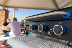 Pit Boss Plancha Grill Ultimate Plancha 3-Brenner - Mit Untergestell -Grillfuerst Speichern Pit Boss Planchagrill 3 Brenner Temperaturregler