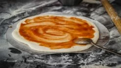 Grillfürst Pizzastein 33 Cm Mit Pizzablech -Grillfuerst Speichern Pizzablech Teig Tomatensauce