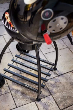 Rösle Holzkohlegrill Kugelgrill No.1 F50 Sport - FC Bayern Edition 20 Rösle Holzkohlegrill Kugelgrill No.1 F50 Sport - FC Bayern Edition -Grillfuerst Speichern Roesle FC Bayern Kugelgrill Schriftzug Untergestell