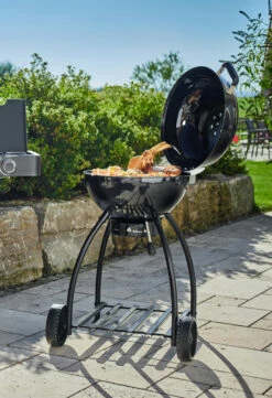 Rösle Holzkohlegrill Kugelgrill No.1 F50 Sport - FC Bayern Edition - Inkl. FC Bayern Abdeckhaube -Grillfuerst Speichern Roesle FC Bayern Muenchen Grill Holzkohle Kugelgrill 1