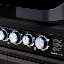 Rösle Gasgrill Magnum PRO G4-S - X-DEAL Inkl. Abdeckhaube Und Gusseisen Grillplatte - Modell 2023 24 Rösle Gasgrill Magnum PRO G4-S - X-DEAL Inkl. Abdeckhaube Und Gusseisen Grillplatte - Modell 2023 -Grillfuerst Speichern Roesle Magnum Pro G4 S Drehregler 2