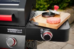 Rösle Videro G4-S VARIO+ Schwarz Gasgrill - FC Bayern Edition 41 Rösle Videro G4-S VARIO+ Schwarz Gasgrill - FC Bayern Edition -Grillfuerst Speichern Roesle Videro G4 S Bayern Grill Seitenablage