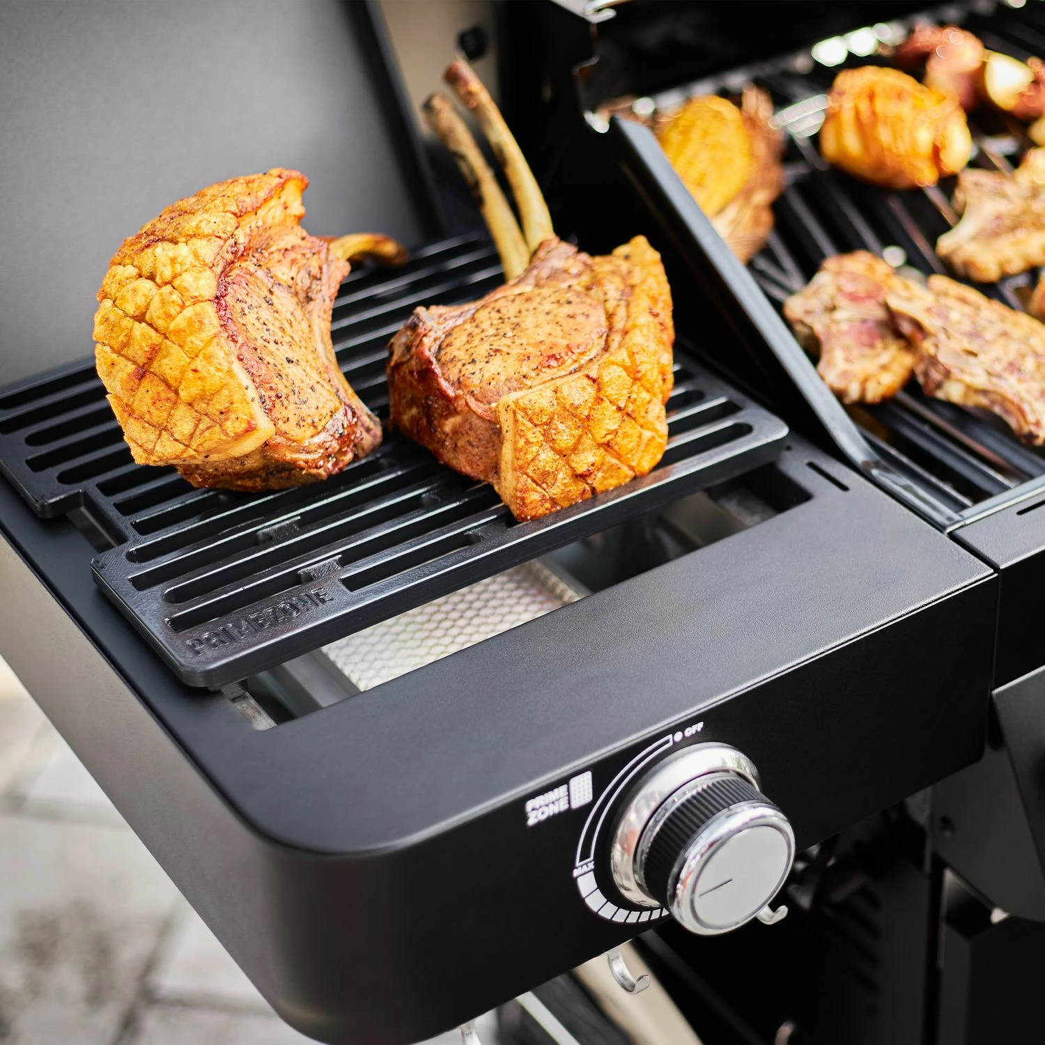 Rösle Gasgrill BBQ-Station Videro G4-S Vario+ Nero Schwarz - Modell 2023 - X-DEAL Inkl. Abdeckhaube 15 Rösle Gasgrill BBQ-Station Videro G4-S Vario+ Nero Schwarz - Modell 2023 - X-DEAL Inkl. Abdeckhaube – Bild 13