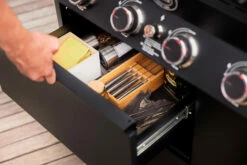 Rösle Gasgrill Videro Pro G6-S Vario+ Mattschwarz - Modell 2023 -Grillfuerst Speichern Roesle Videro Pro G6 S Detail Schubladen