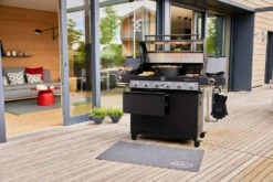 Rösle Gasgrill Videro Pro G6-S Vario+ Mattschwarz - Modell 2023 -Grillfuerst Speichern Roesle Videro Pro G6 S Lifestyle