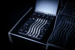 Napoleon Rogue SE 525 Gasgrill - All-black - Mit Sizzle Zone Und Heckbrenner - Grillfürst Edition Inkl. Abdeckhaube Im Karton + Gussplatte - Modell 2022 23 Napoleon Rogue SE 525 Gasgrill - All-black - Mit Sizzle Zone Und Heckbrenner - Grillfürst Edition Inkl. Abdeckhaube Im Karton + Gussplatte - Modell 2022 -Grillfuerst Speichern Sizzle Zone All Black 2