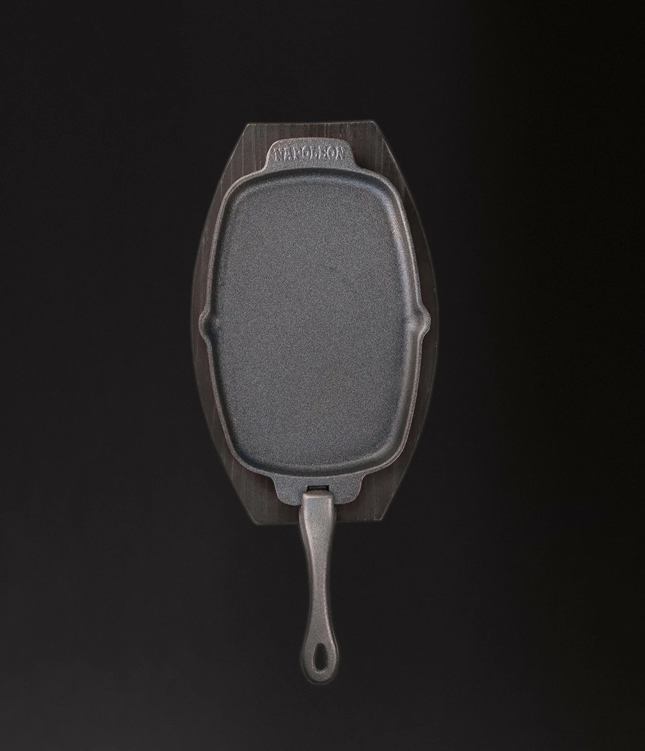 Napoleon Gusseiserne Pfanne Mit Holz Untersetzer - Auslaufartikel 4 Napoleon Gusseiserne Pfanne Mit Holz Untersetzer - Auslaufartikel – Bild 2